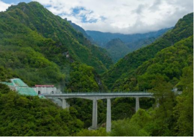 成蘭鐵路躍龍門隧道建設使用電動九一看片在线看