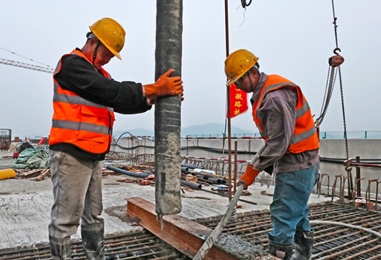滁河大橋擴建使用手拉九一看片在线看施工作業