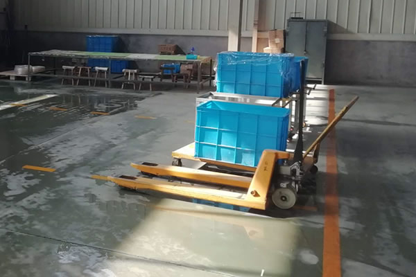 91AV手机看片手動搬運車是車間廠房常備搬運工具